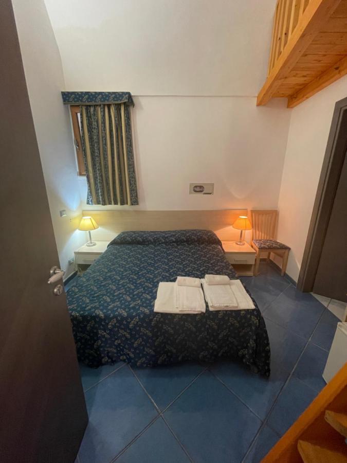 B&B La Terrazza Sul Porto Ponza Ngoại thất bức ảnh