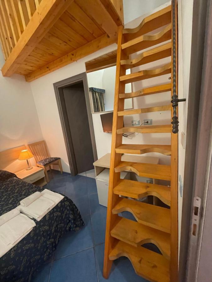 B&B La Terrazza Sul Porto Ponza Ngoại thất bức ảnh