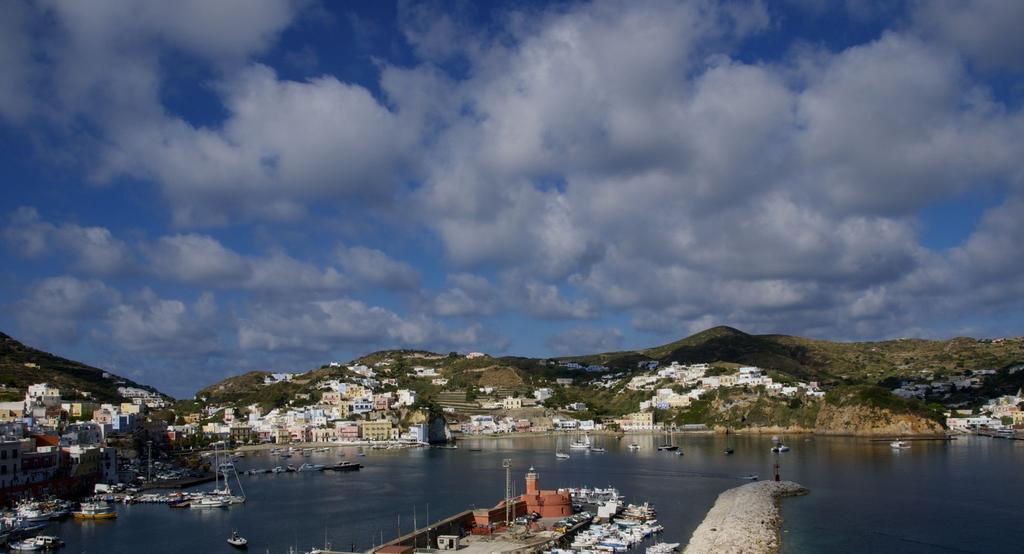 B&B La Terrazza Sul Porto Ponza Ngoại thất bức ảnh